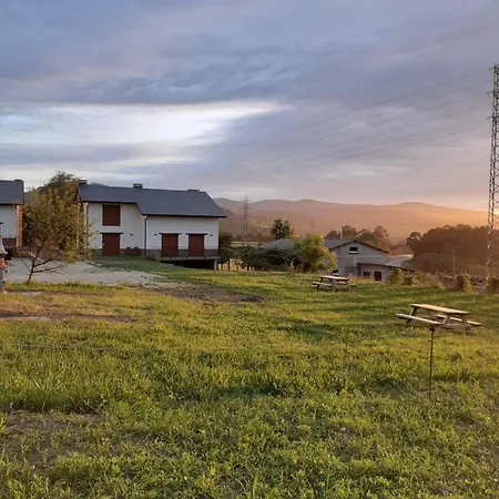 Y Casa La Paredana, منزل ريفي *