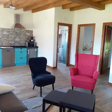 בית כפרי Y Casa La Paredana, *