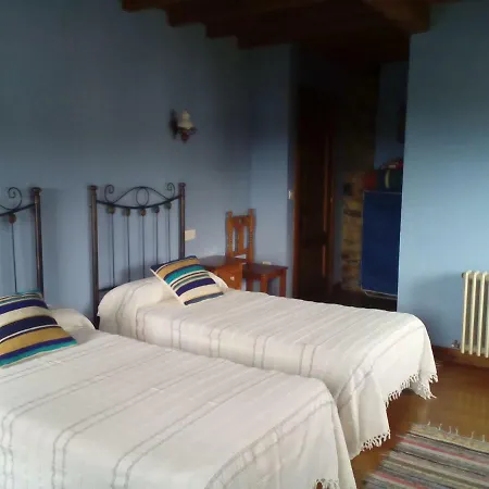 منزل ريفي Y Casa La Paredana,