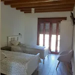 Y Casa La Paredana,
