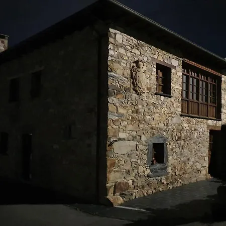 Y Casa La Paredana, * Fontoria