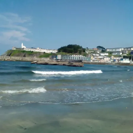 Y Casa La Paredana, *