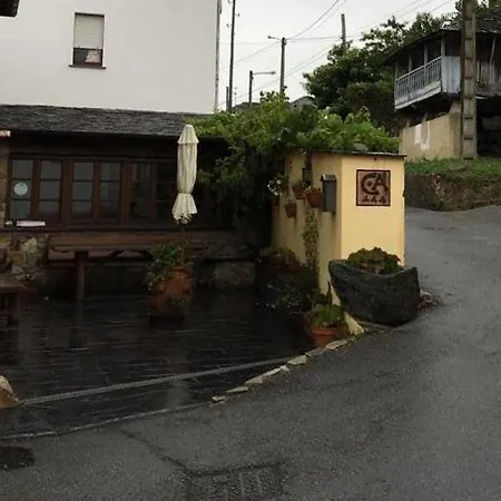 Y Casa La Paredana, Casa rural *