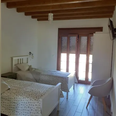 Y Casa La Paredana,